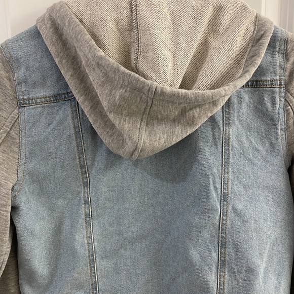 Juniors Love Tree Denim Jacket Sweater With Removable Hood Cropped Medium - Picture 7 of 7